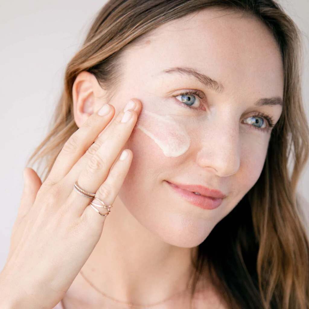 Brightening Serum - Image 4